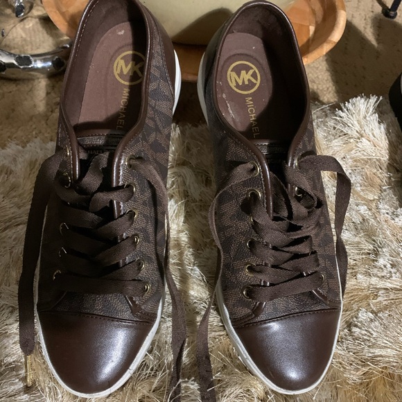 Shoes - Picture 4 of 4